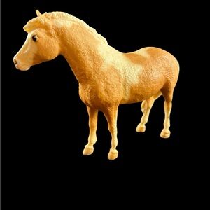 Vintage Breyer Horse Magnificent Tan & White Pinto Misty of Chincoteague Horses.